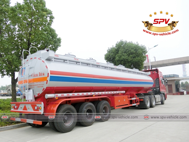 Right back side view of Dongfeng Kinland semi-trailer fuel truck